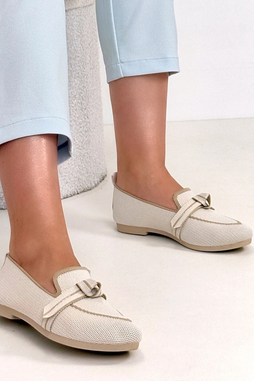 Bailarinas de piel color arena con...