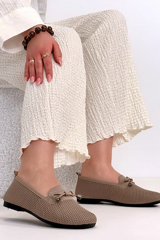 Mocasines de tela color arena oscuro...