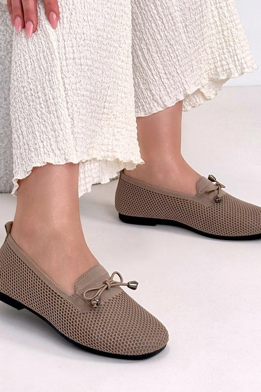 Mocasines de tela color arena oscuro...