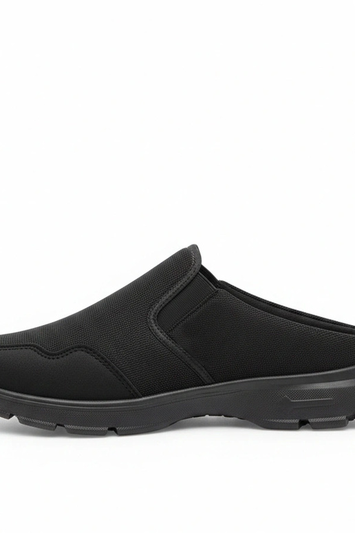 Zapatillas deportivas negras bajas...