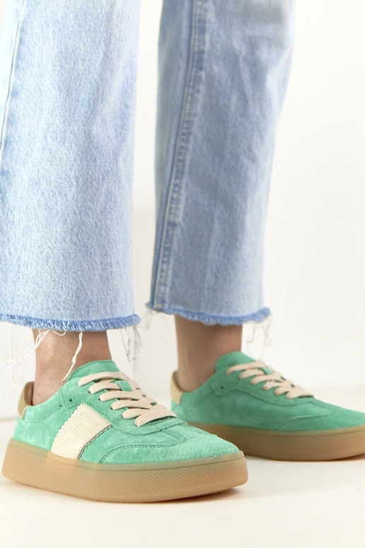 Zapatillas deportivas de cuero verdes...