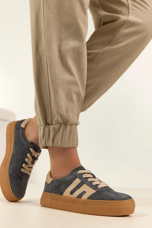 Zapatillas deportivas de cuero grises...