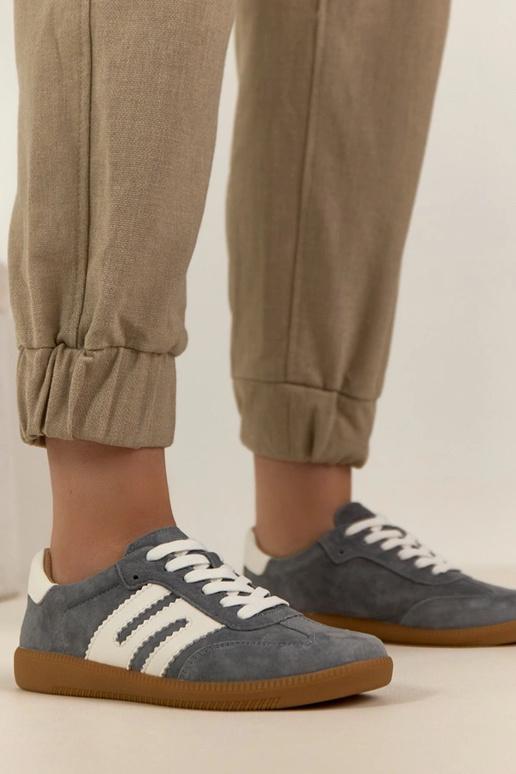 Zapatillas deportivas de piel gris...