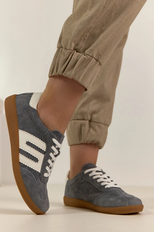 Zapatillas deportivas de piel gris...