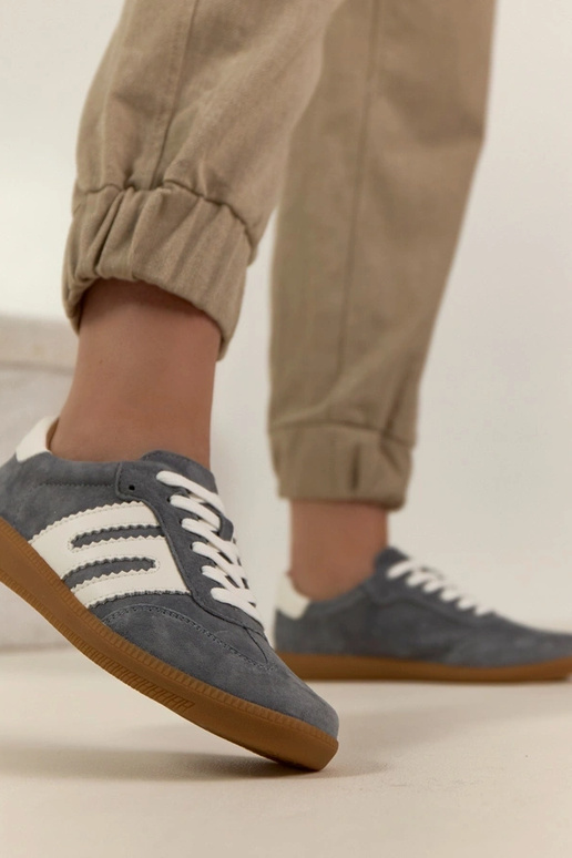 Zapatillas deportivas de piel gris...