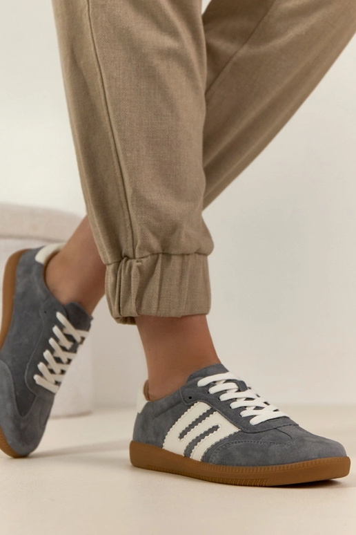 Zapatillas deportivas de piel gris...