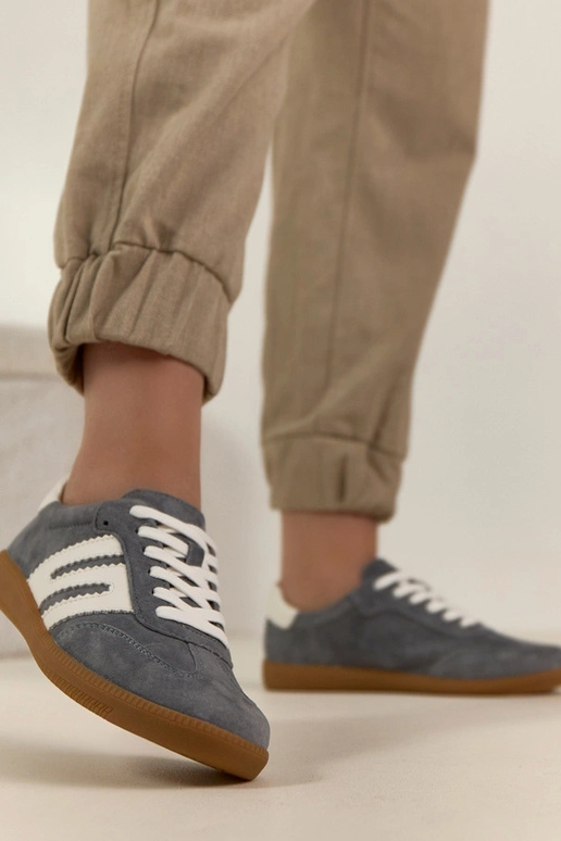 Zapatillas deportivas de piel gris...