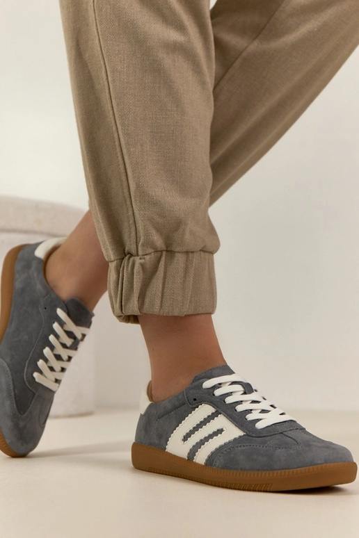 Zapatillas deportivas de piel gris...