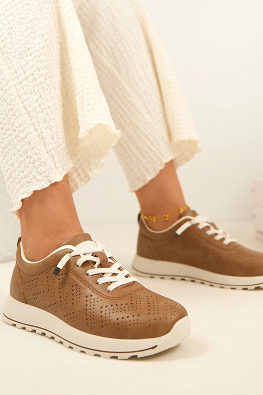 Zapatillas deportivas de malla marrón...