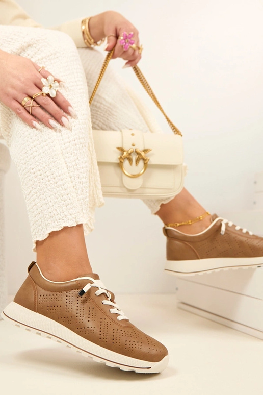 Zapatillas deportivas de malla marrón...