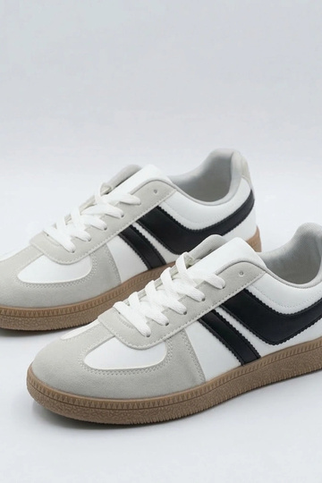 Zapatillas de tenis blancas...