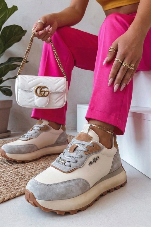 Zapatos de piel color arena con...