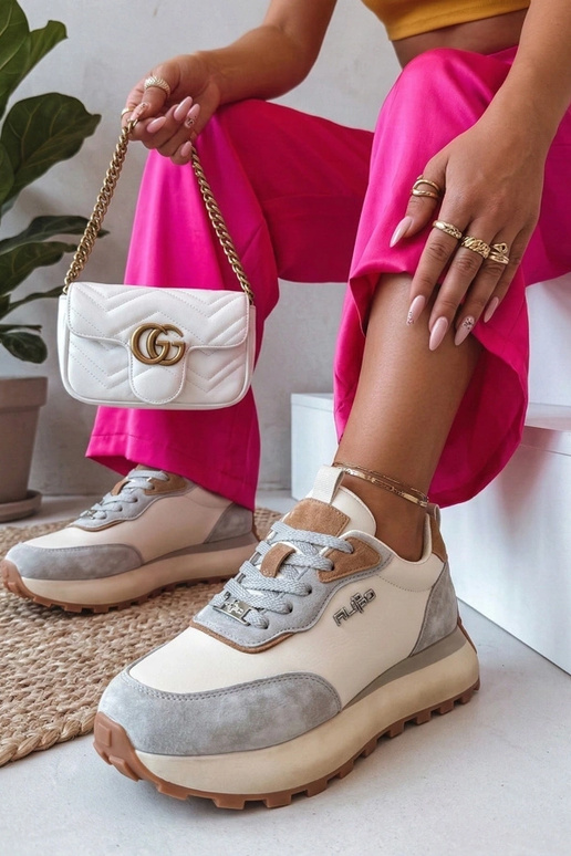 Zapatos de piel color arena con...