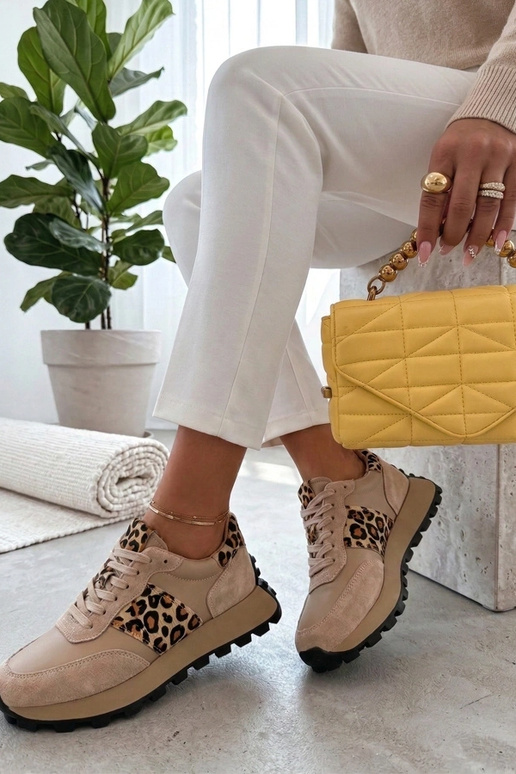 Zapatos de piel color arena con...