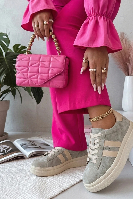 Zapatos de piel gris con plataforma...