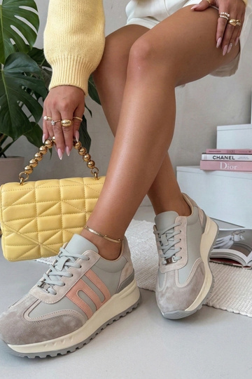 Zapatos de piel gris con...