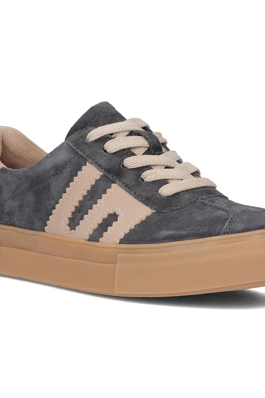 Zapatos de piel gris con plataforma...