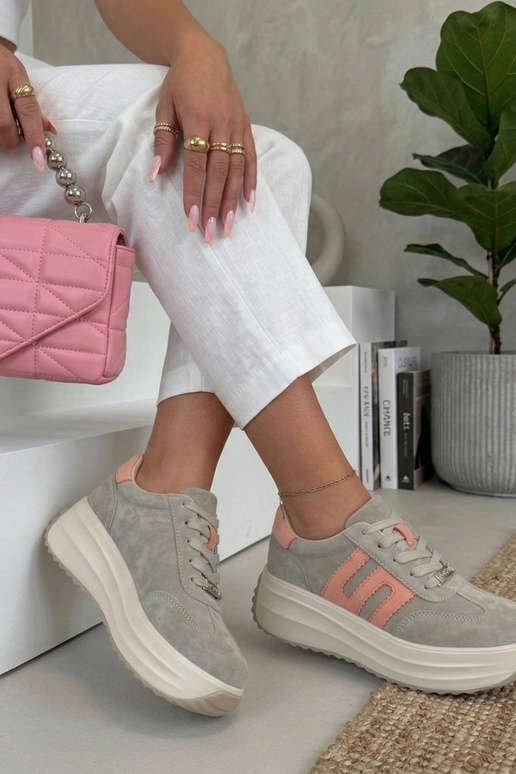 Zapatos de piel gris con plataforma...