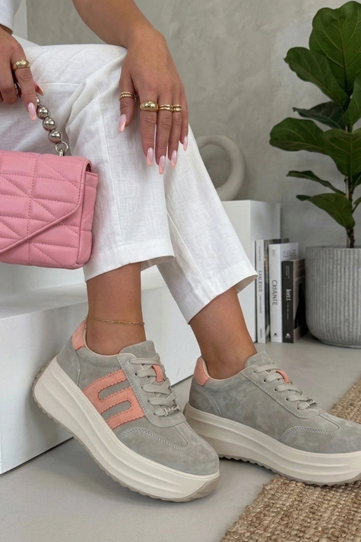 Zapatos de piel gris con plataforma...