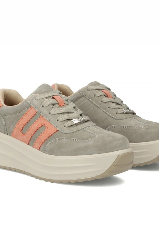 Zapatos de piel gris con plataforma...