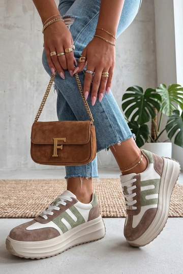 Zapatos de piel color arena...