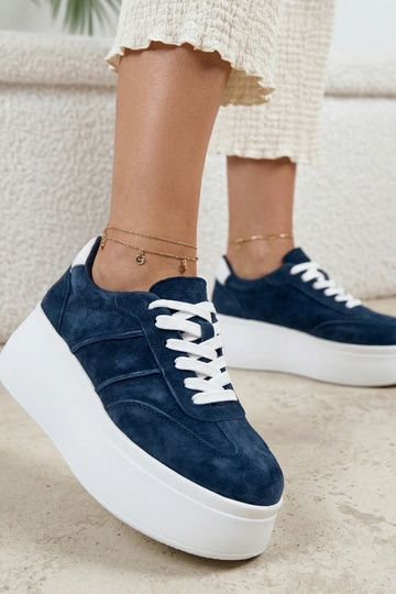 Zapatos de piel azul oscuro con plataforma Cambell