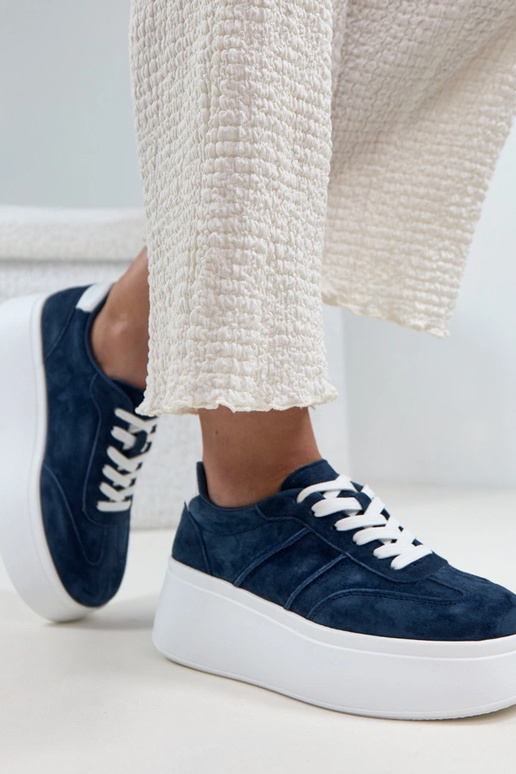 Zapatos de piel azul oscuro con...