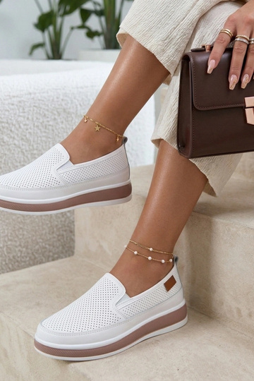 Zapatos de piel blancos de...