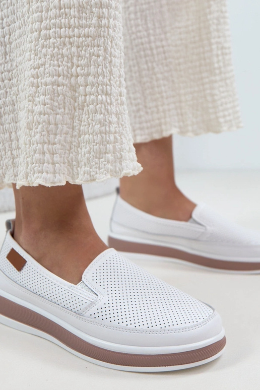 Zapatos de piel blancos de media...