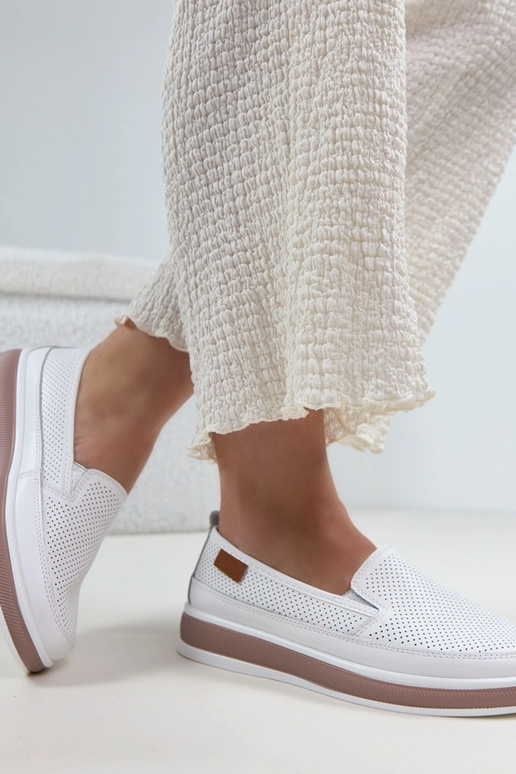 Zapatos de piel blancos de media...