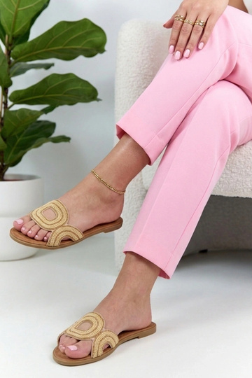 Zuecos color arena adornados con strass Olivia 2