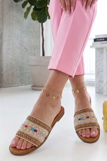 Zapatillas color arena... 2