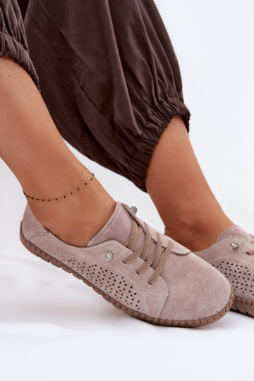 Zapatos de mujer con elementos calados de ante color arena Feliva