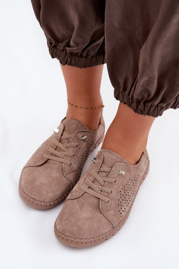 Zapatos de mujer con elementos calados de ante color marrón Feliva