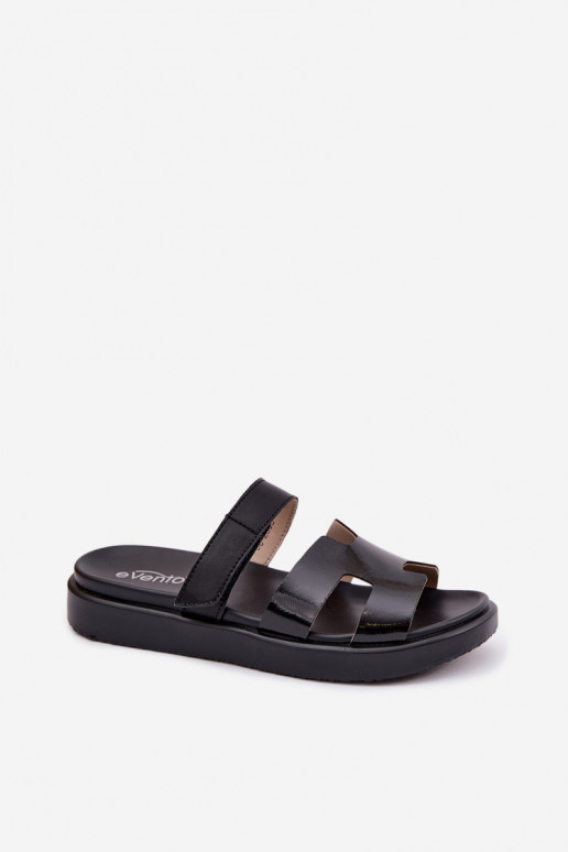 Zapatillas de cuero Femeninocon cierre adhesivoem de color negro Lemela