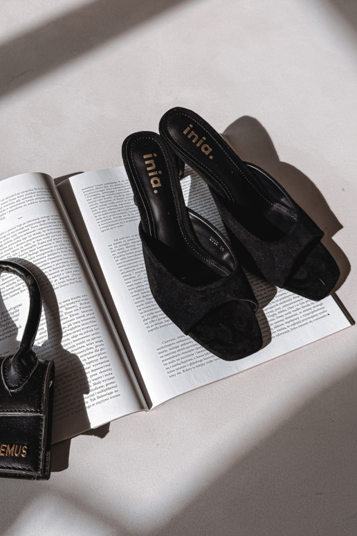 zapatillas de mujer Activado Smukłym Obcasie de color negro Revina