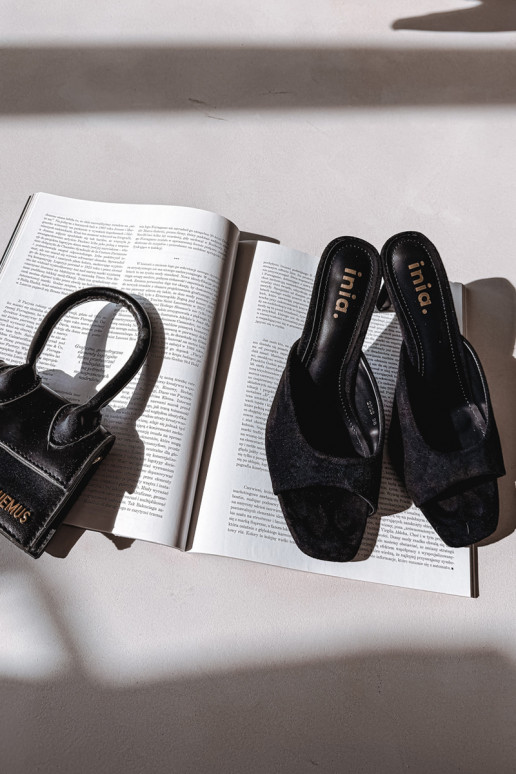 zapatillas de mujer Activado Smukłym Obcasie de color negro Revina