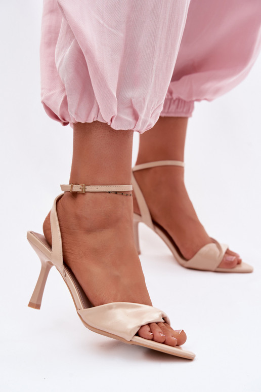 Sandalias de mujer con tacones finos de cuero ecológico beige Sedira