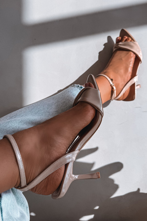 Sandalias de mujer con tacones finos de cuero ecológico beige Sedira