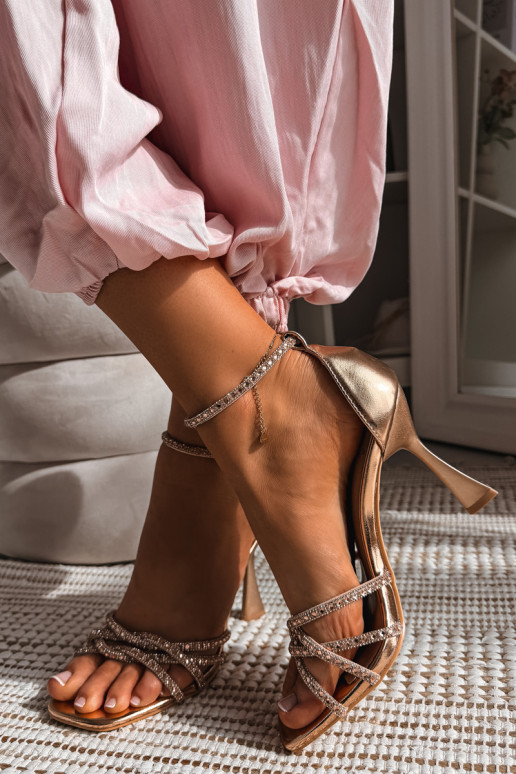 Sandalias de mujer con tacones con ojos brillantes Szampańskie Redira