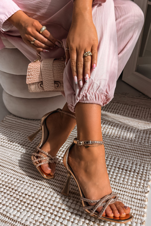 Sandalias de mujer con tacones con ojos brillantes Szampańskie Redira