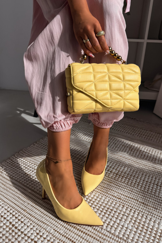 Tacones clásicos de charol.Imitacji Skóry color amarillo Odira