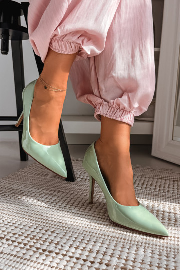 Zapatos de tacón lustrados clásicos de color verde de piel sintética Odira