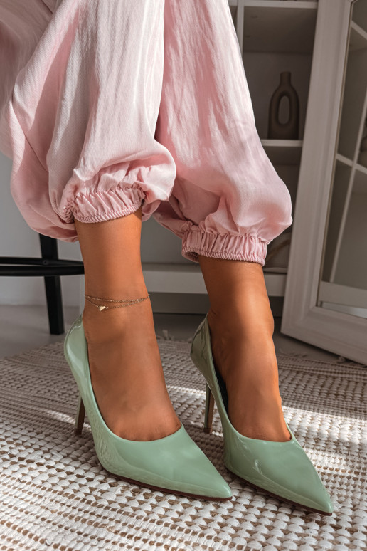 Tacones clásicos de charol.Imitacji Skóry color verde Odira