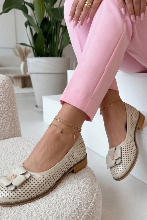 Bailarinas de piel dorada con diseño...