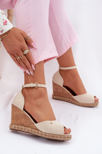Sandalias de mujer con plataforma y detalles trenzados Wrangler 20261086.06V de color marfil