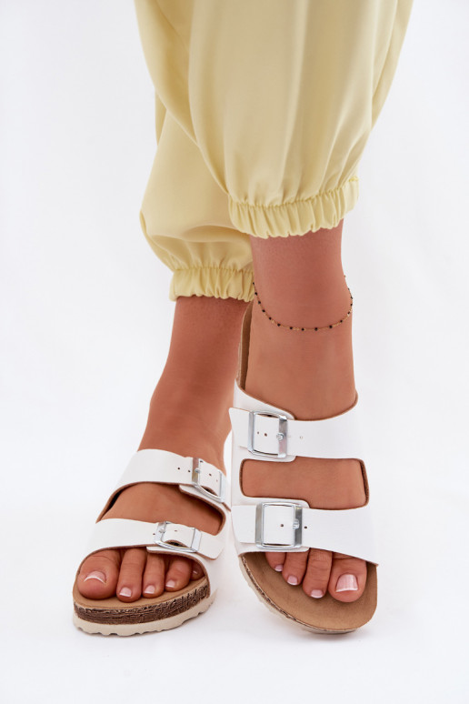 zapatillas de mujer con hebillas Inblu NM000039 el color blanco