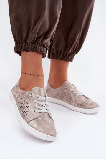 Zapatos de mujer de ante perforados Feliva en colores arena y dorado 2