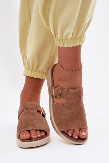 Chanclas de mujer de ante con plataforma y hebillas doradas Zemela color marrón 2