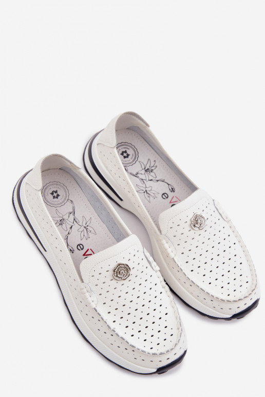 con elementos calados mocasines de mujerActivadoturalnej Skóry el color blanco Kemela